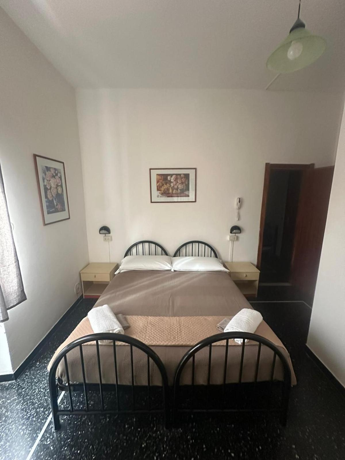 Hotel La Pineta Cogoleto Buitenkant foto