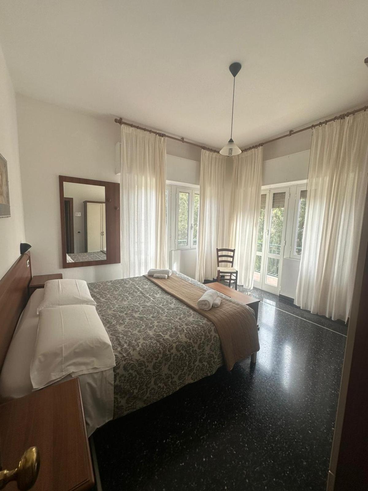 Hotel La Pineta Cogoleto Buitenkant foto