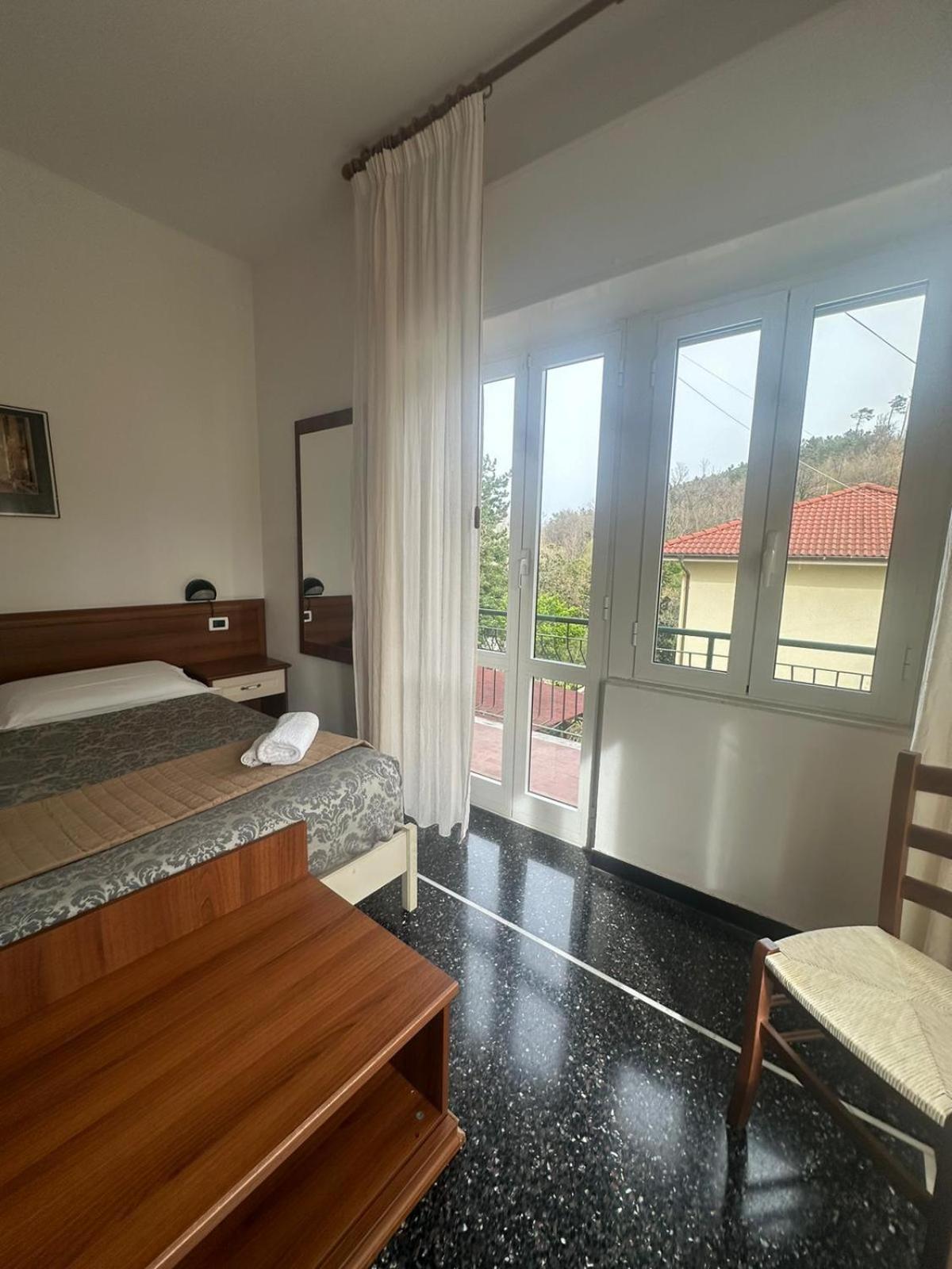 Hotel La Pineta Cogoleto Buitenkant foto