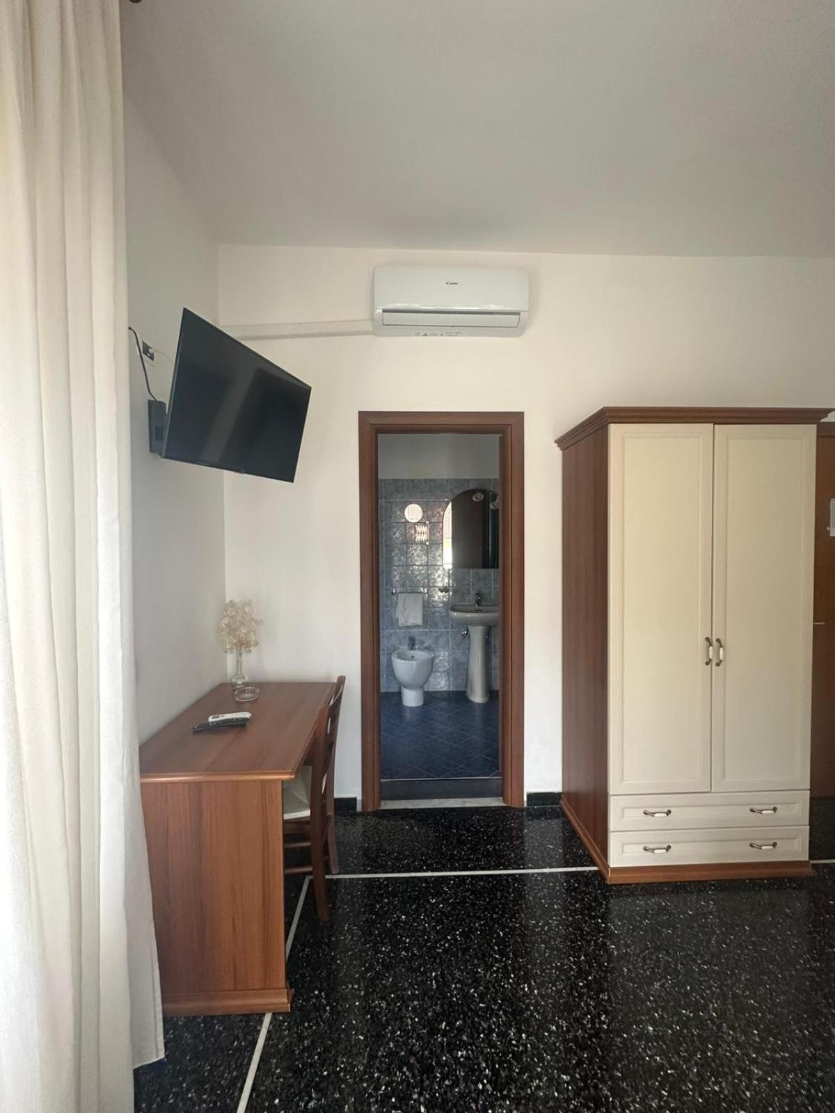 Hotel La Pineta Cogoleto Buitenkant foto