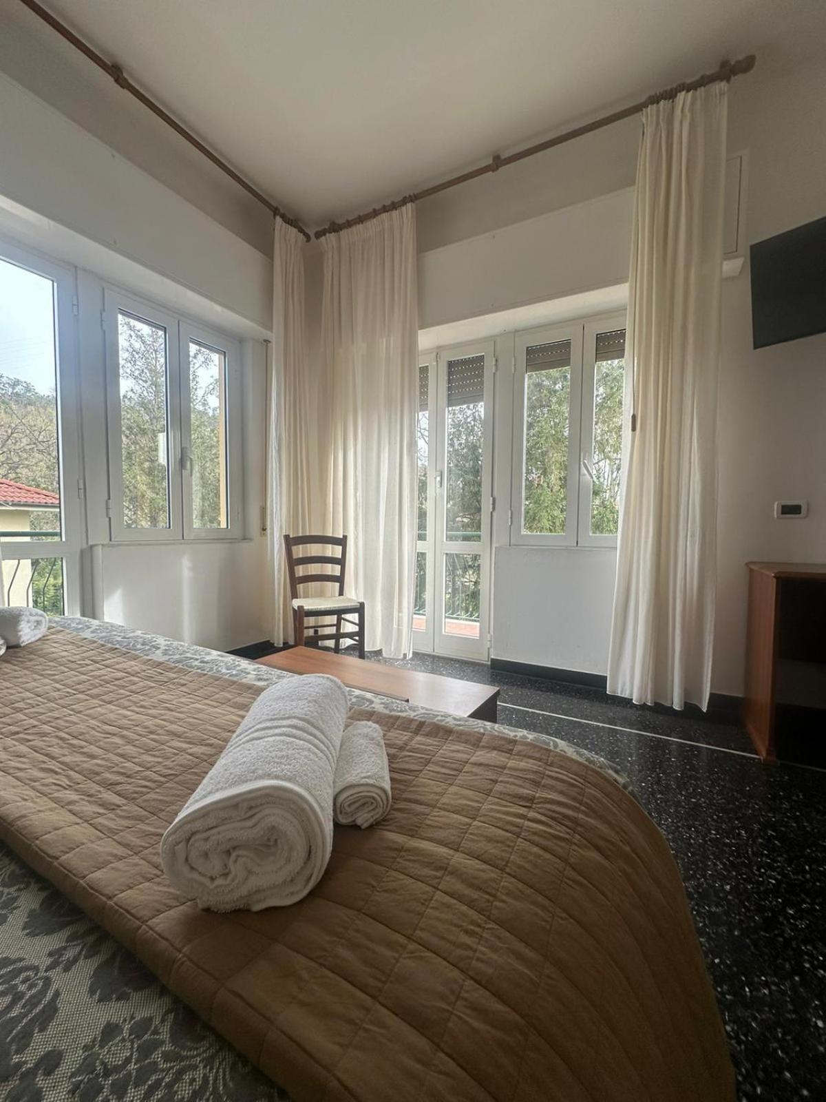 Hotel La Pineta Cogoleto Buitenkant foto