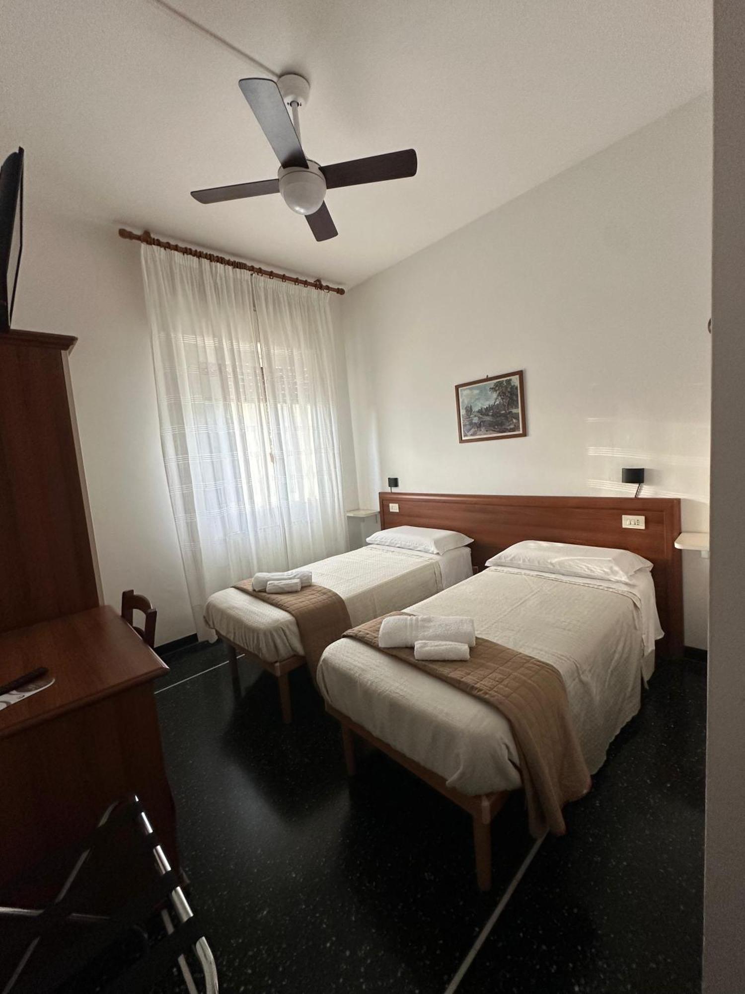 Hotel La Pineta Cogoleto Buitenkant foto