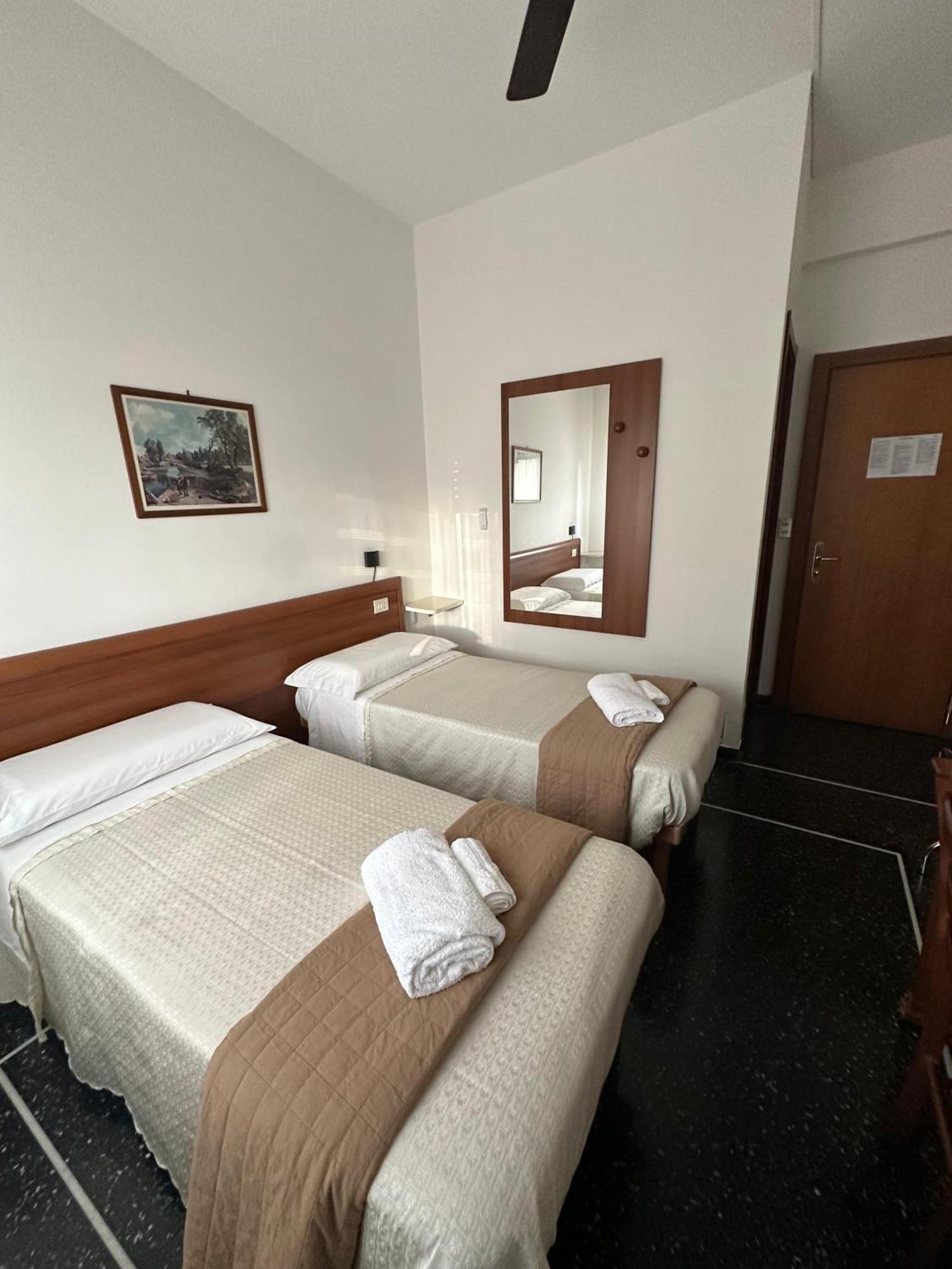 Hotel La Pineta Cogoleto Buitenkant foto