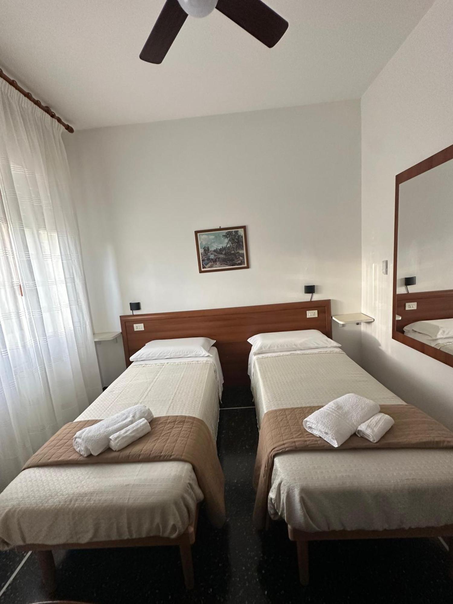 Hotel La Pineta Cogoleto Buitenkant foto