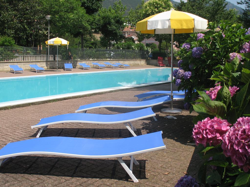 Hotel La Pineta Cogoleto Buitenkant foto