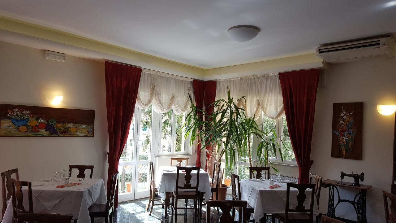 Hotel La Pineta Cogoleto Buitenkant foto